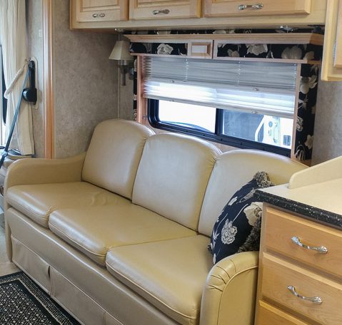 2005 Holiday Ramber Endeavor from Luxury Coach
