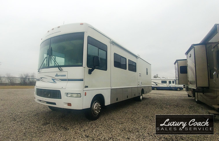 https://luxurycoachesforsale.com/wp-content/uploads/2018/03/2005-Winnebago-Sightseer-1.jpg