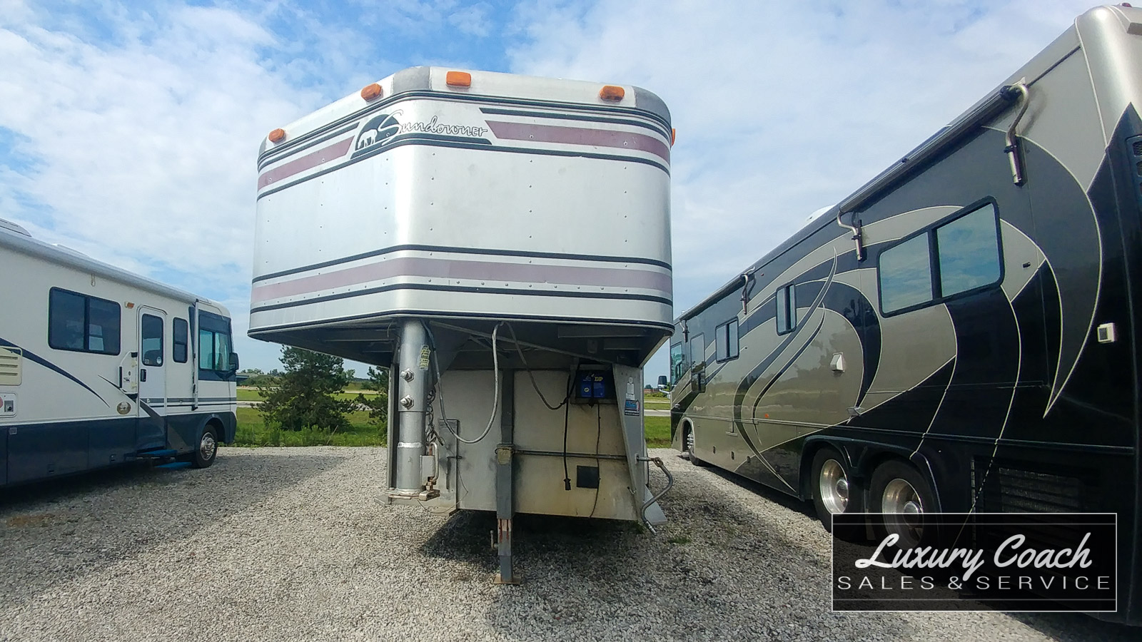 1996 Sundowner Sunlite Horse Trailer 6,900 at Luxury Coach