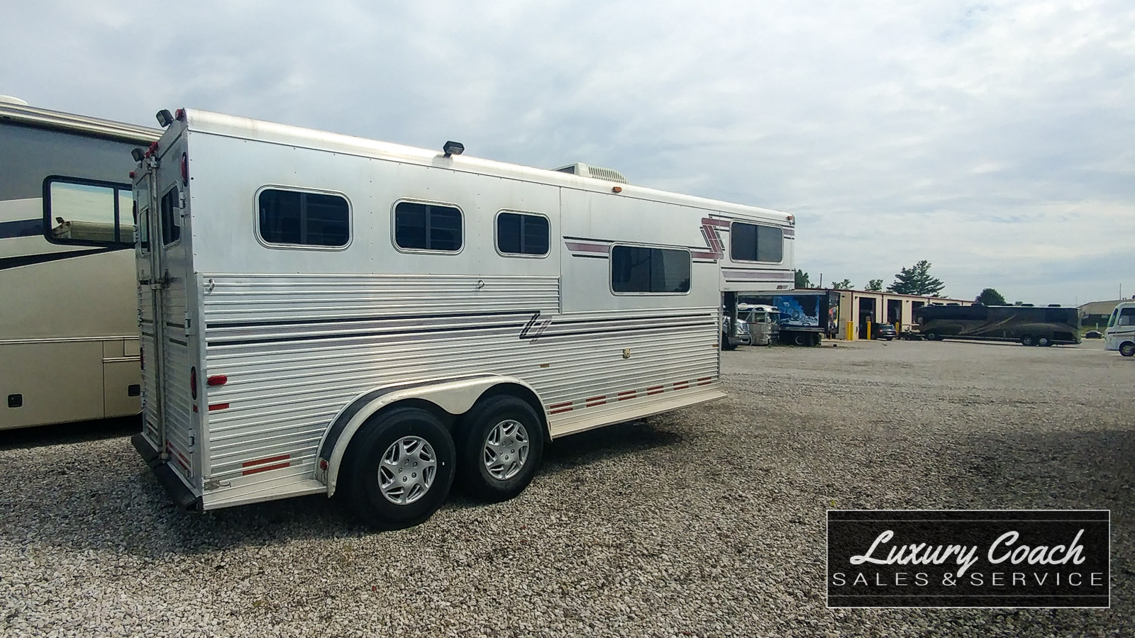 1996 Sundowner Sunlite Horse Trailer 6,900 at Luxury Coach