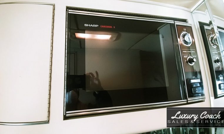 View of the Microwave of 1985 MCI 96-A3 at Luxury Coach