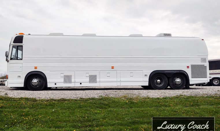 View of the Exterior Driver Side of the 1992 Pervost Le Mirage XL at Luxury Coach