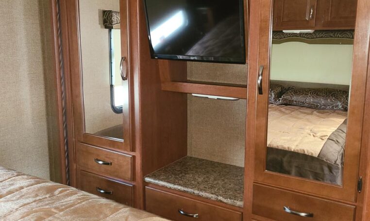 2015 Thor Motor Coach Chateau 31E Kitchen Counters at Luxury Coach