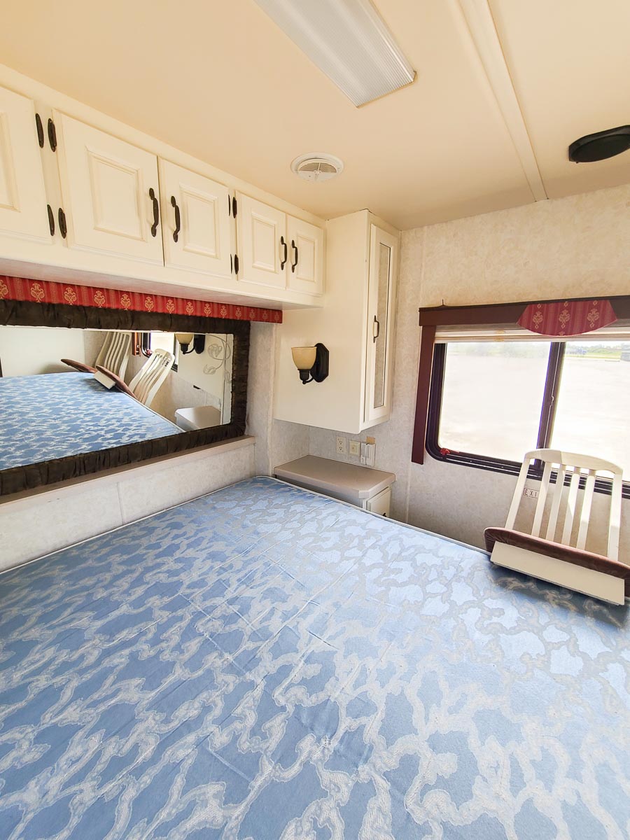 SOLD: 1998 Holiday Rambler Endeavor 37WDS