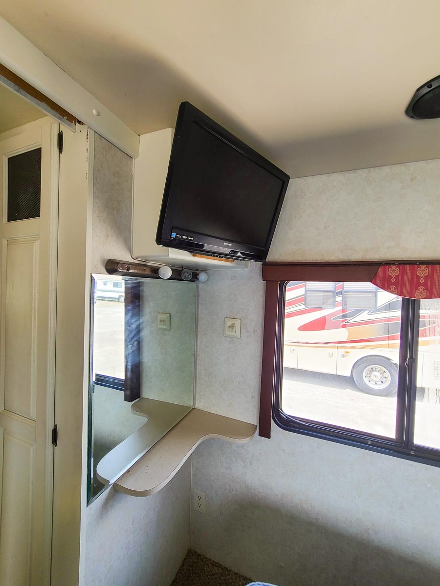 SOLD: 1998 Holiday Rambler Endeavor 37WDS