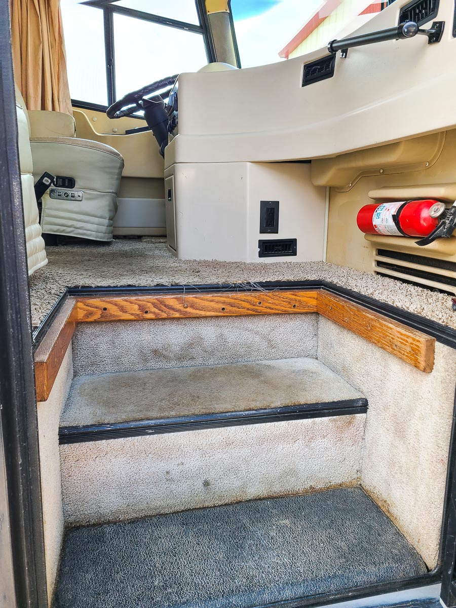 SOLD: 1998 Holiday Rambler Endeavor 37WDS