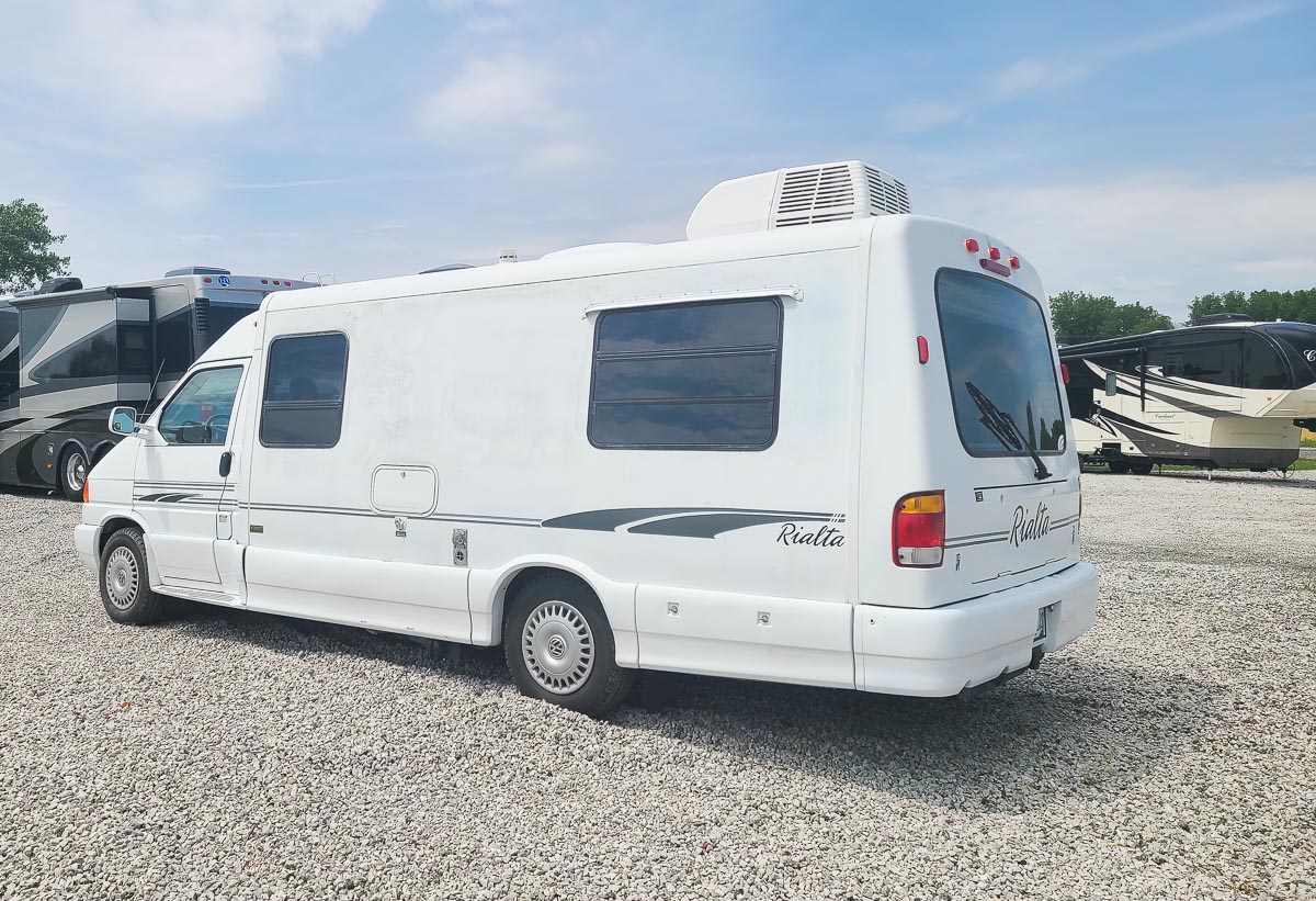 2000 Winnebago Rialta 22QD Luxury Coach Sales & Service