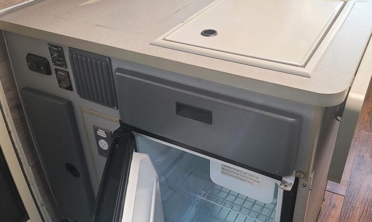 2000 Winnebago Rialta at Luxury Coach Refrigerator