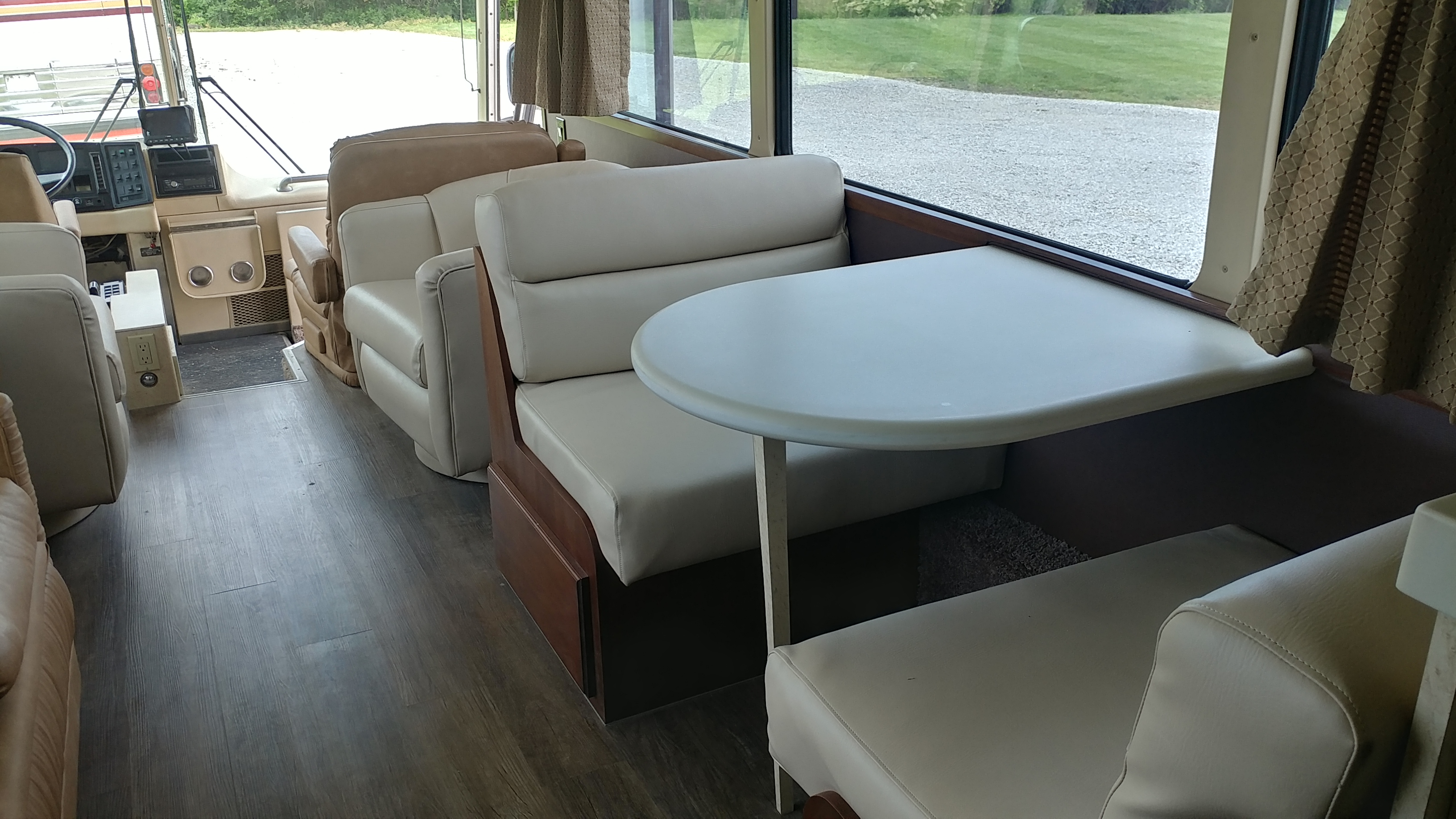 1988 MCI Custom Coach 102A3 Luxury Coach Sales & Service